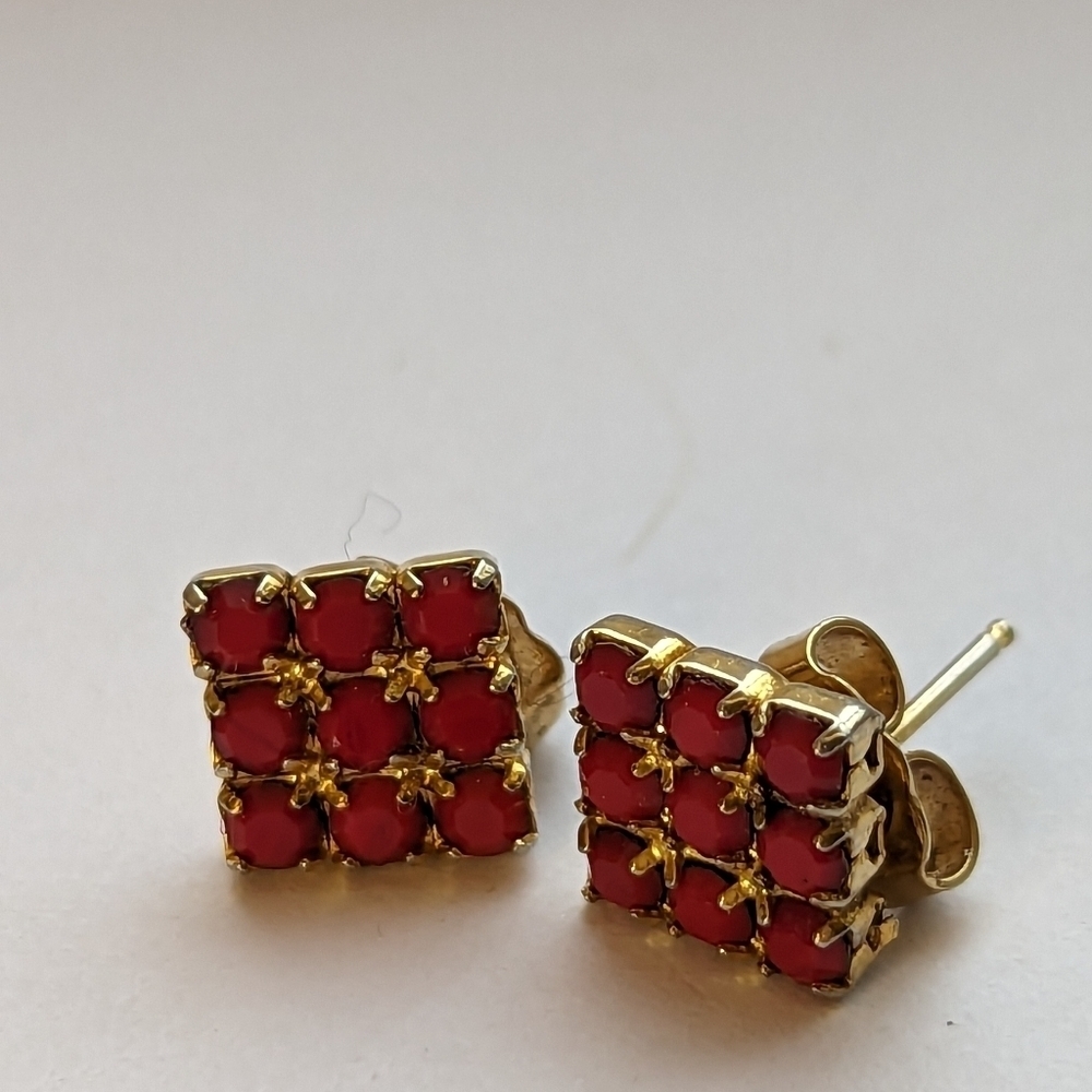♦️ Avon Earrings Square Cardinal Red stone Gold plated signed post .25"